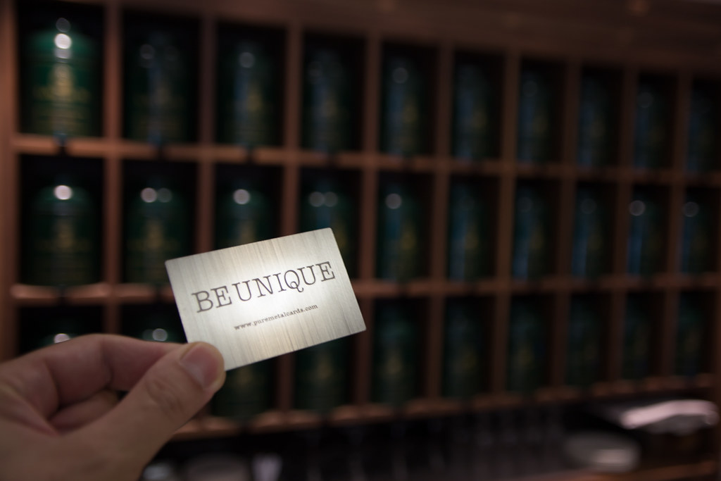 Serija aluminijastih vizitk Pure Metal Cards